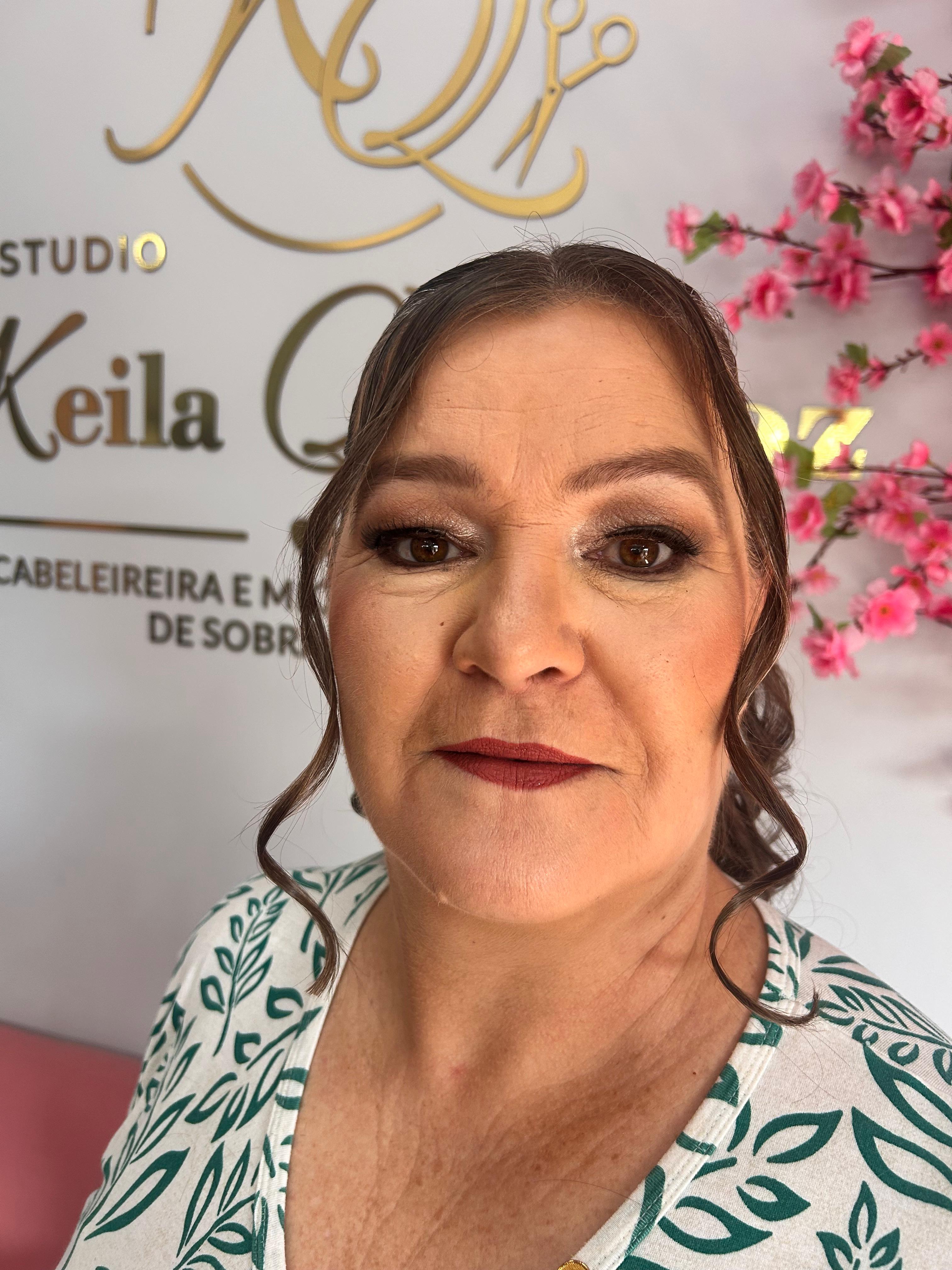 Penteado e Maquiagem